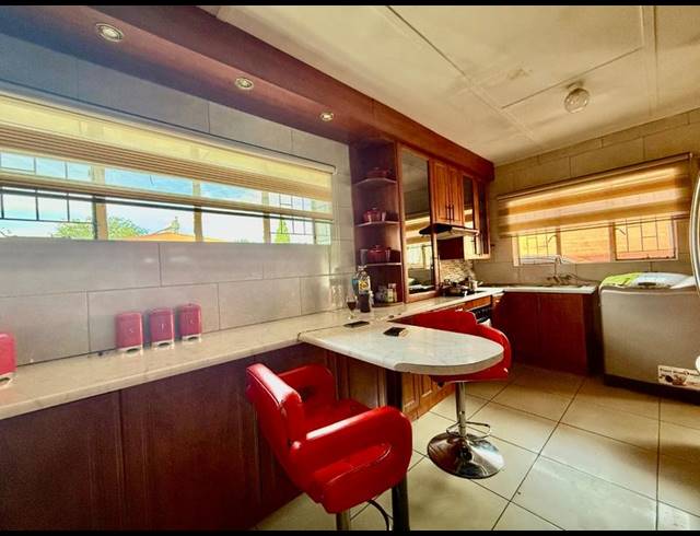 3 BEDROOM HOUSE FOR SALE IN VANDERBIJLPARK CW 5